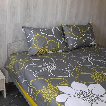 Apartment Weaver Studio Apartment, With Outside Space, Near *